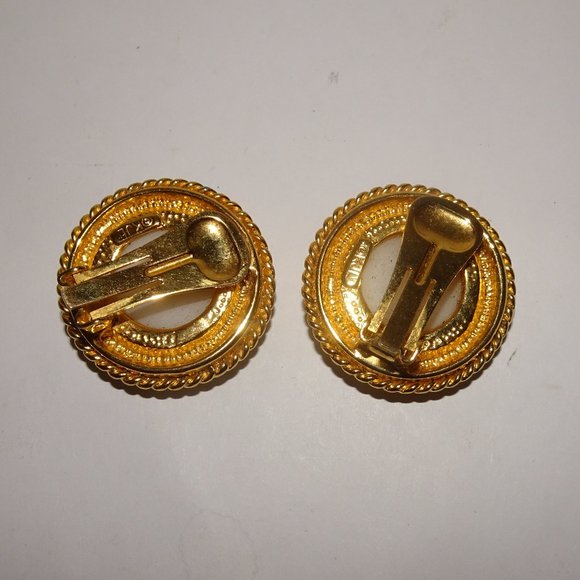 KJL Kenneth Jay Lane Round Button Clip Earrings - Picture 3 of 6